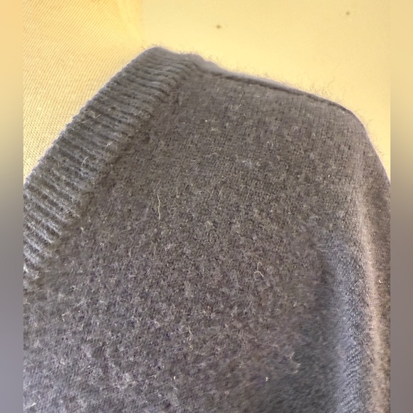 Clan Douglas (Nordstrom) Classic Cashmere V-Neck, XL, Blue. Made in Scotland. - Picture 3 of 8